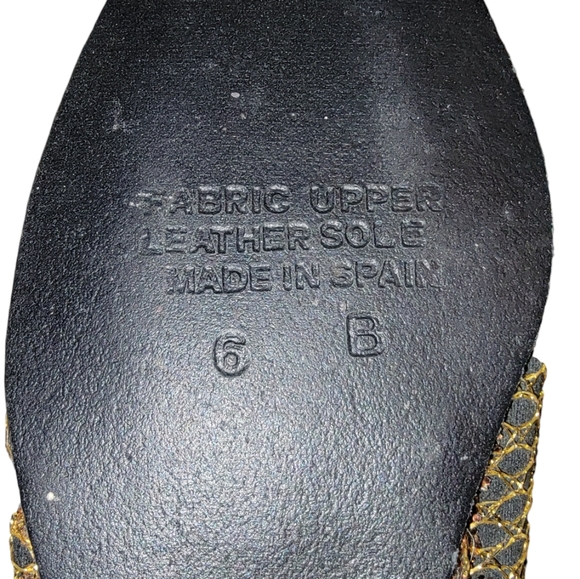 Jacques Levine Gold Woven Round Toe Mules - Picture 4 of 4